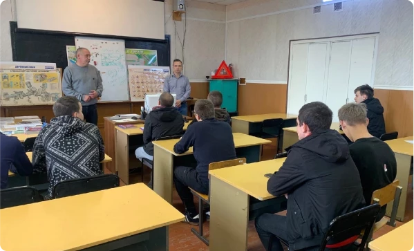 Светлые оборудованные классы с наглядными пособиями